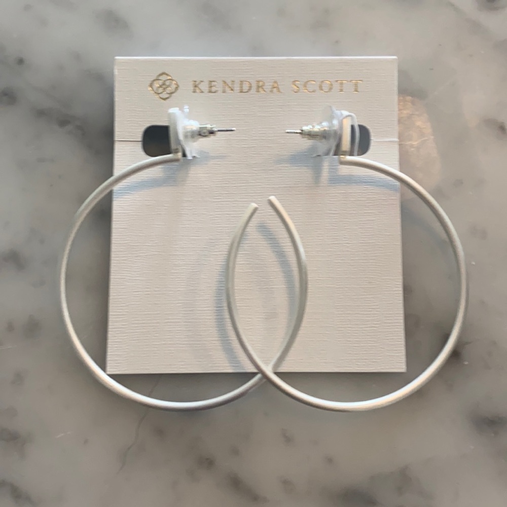 Never worn Pepper Hoops Kendra Scott earrings.